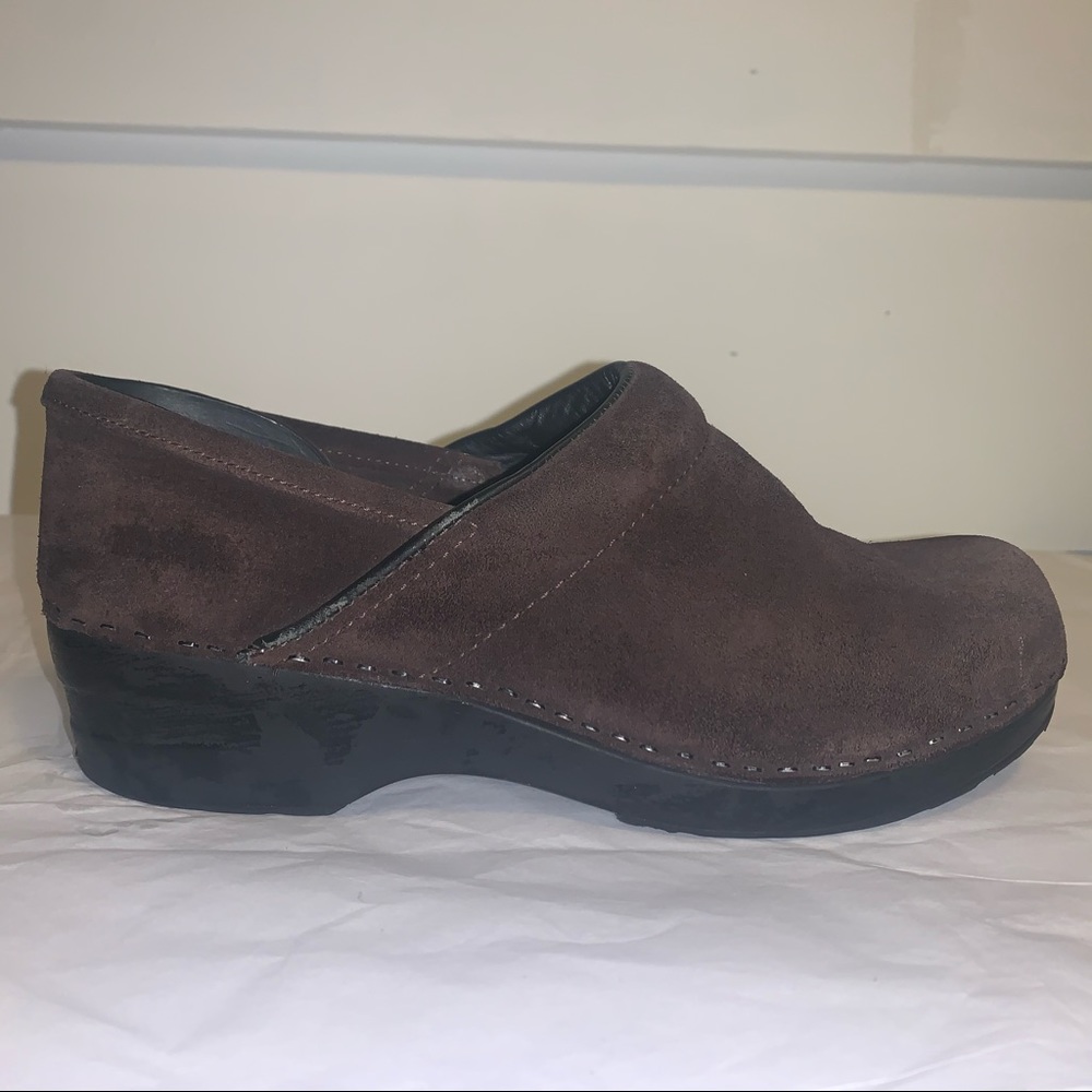 Women’s LL Bean Brown Suede Clogs